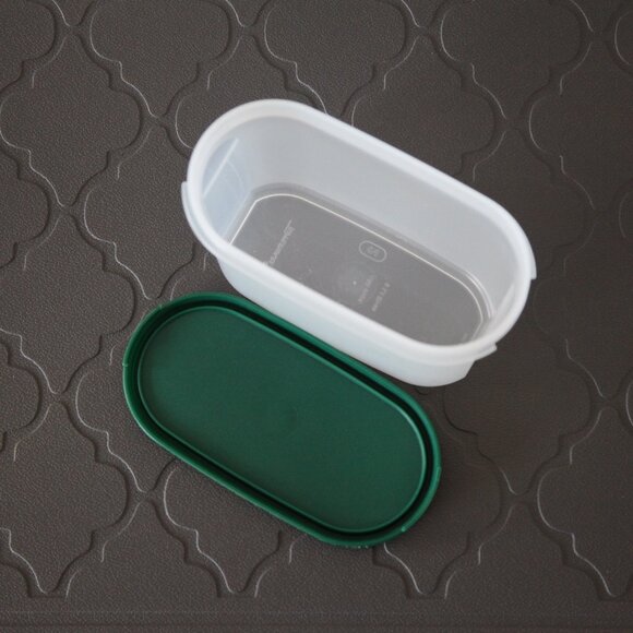 4 3/4 cups Tupperware Container - Picture 7 of 10